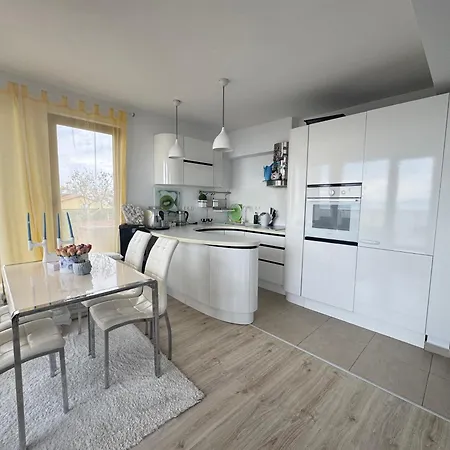 Luxury With A View Of The Bay Daire